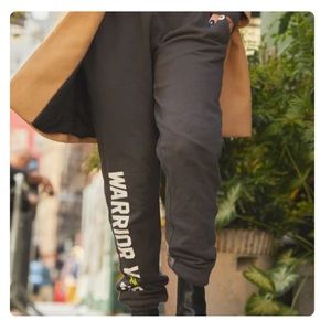 Spiritual Gangster X Kendall Toole Warrior Laguna Sweatpant
LARGE /VINTAGE BLACK